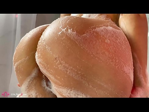 ❤️ Brunette Masturbates Pussy b'vibratur għal orga intens fid-doċċa ❌ Vidjow porn lilna ❤